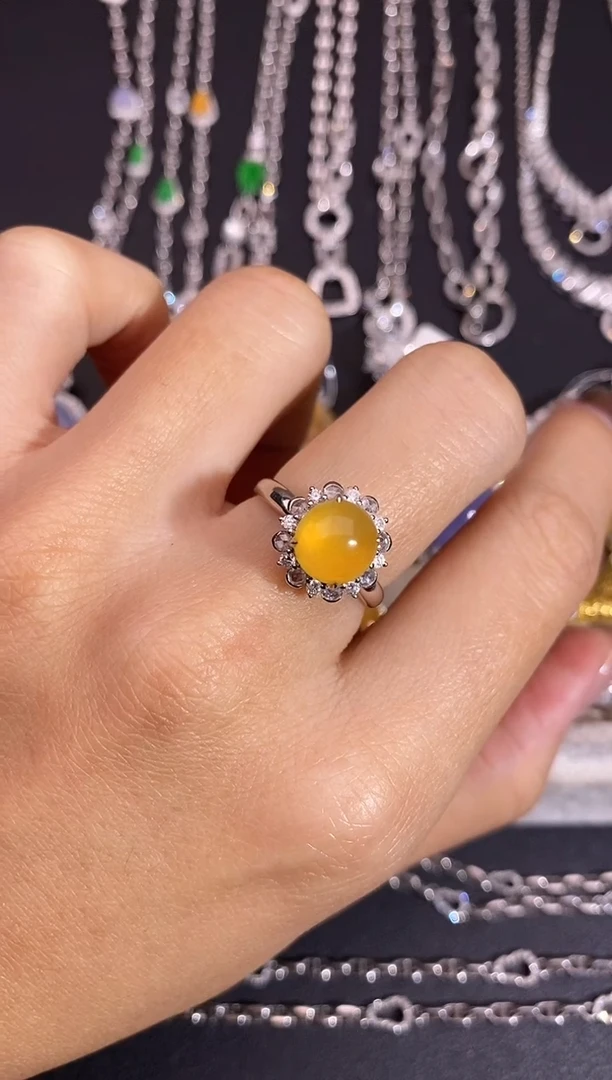 18K金镶嵌戒指翡翠戒指