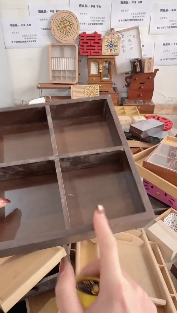 胡桃色四宫格微瑕拍下不退不换无售后