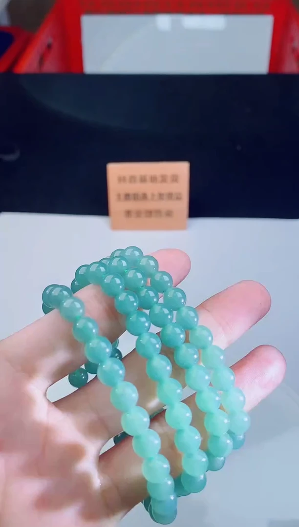 颈饰未镶嵌翡翠   `