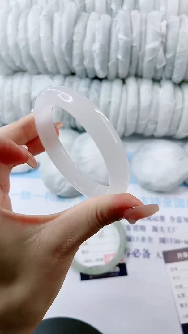 【闪购商品】石英质玉手镯未镶嵌0649329992-多样性发货