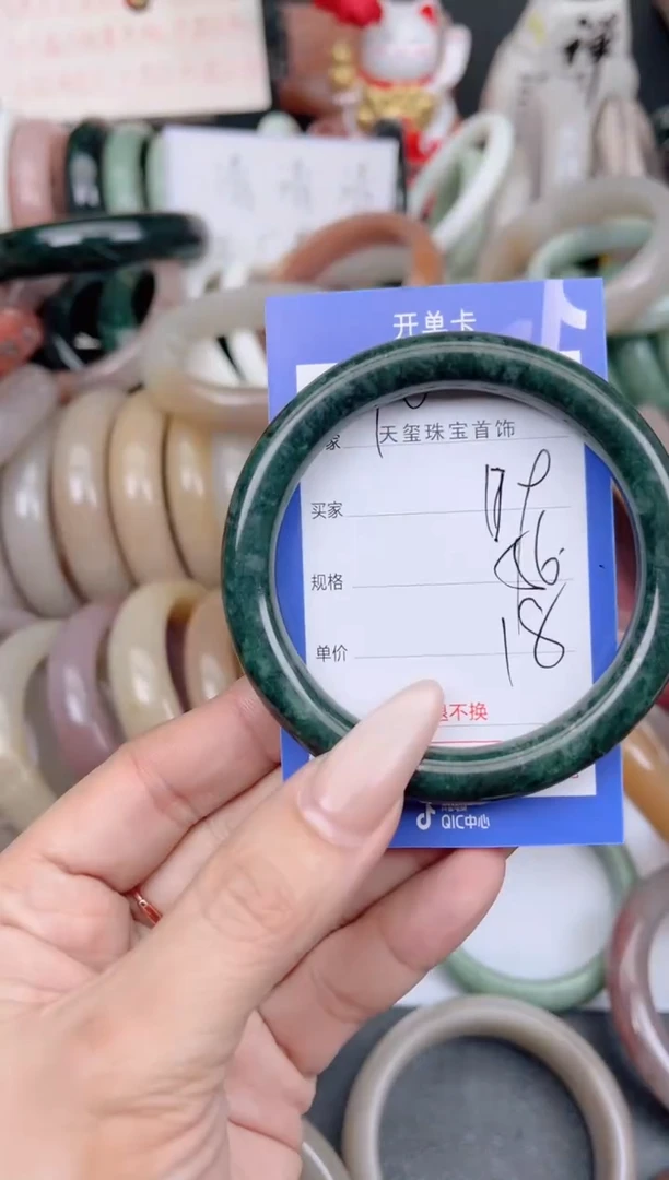 未镶嵌手镯石英质玉179