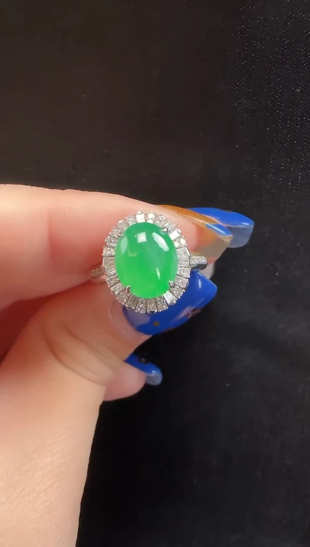 18K金镶嵌戒指翡翠128蛋面一只