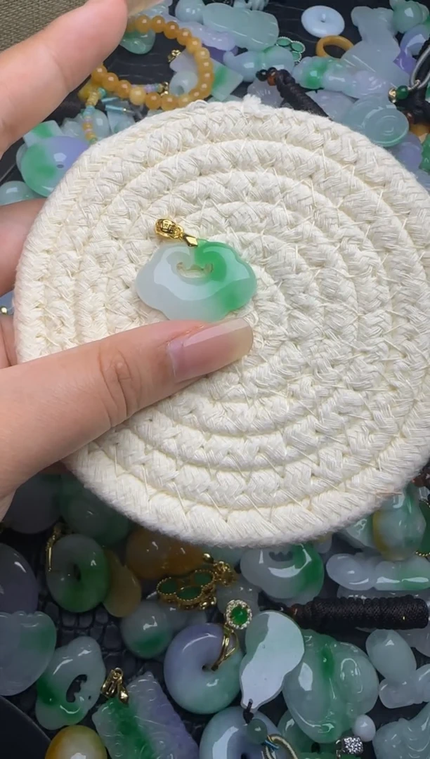 翡翠未镶嵌颈饰天然缅甸翡翠吊坠