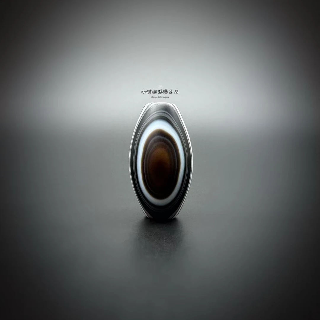 天然哑光玛瑙双面眼缠丝玛瑙 尺寸 29.7*16.7