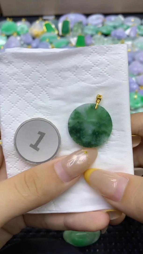 颈饰未镶嵌翡翠天然缅甸翡翠A货