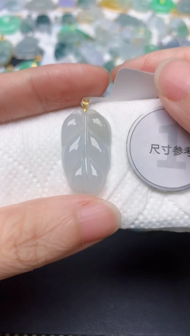 翡翠18K金镶嵌颈饰天然缅甸A货翡翠