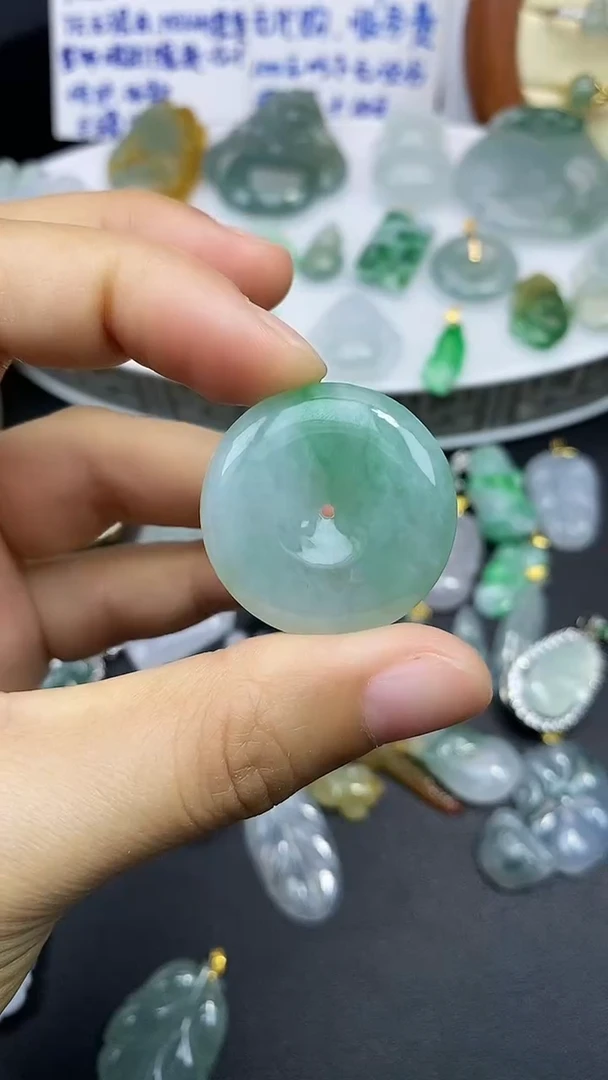 颈饰未镶嵌翡翠吊坠