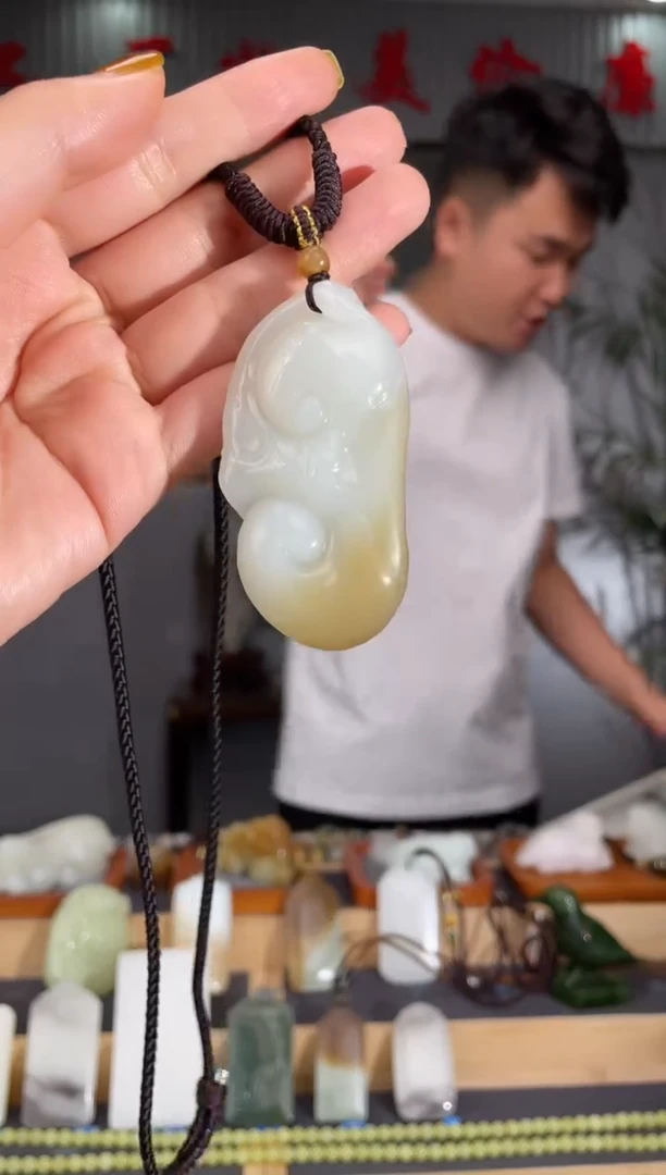 和田玉未镶嵌颈饰1