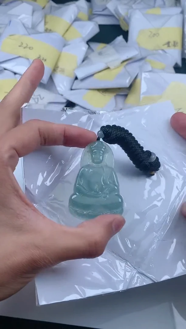 翡翠未镶嵌颈饰