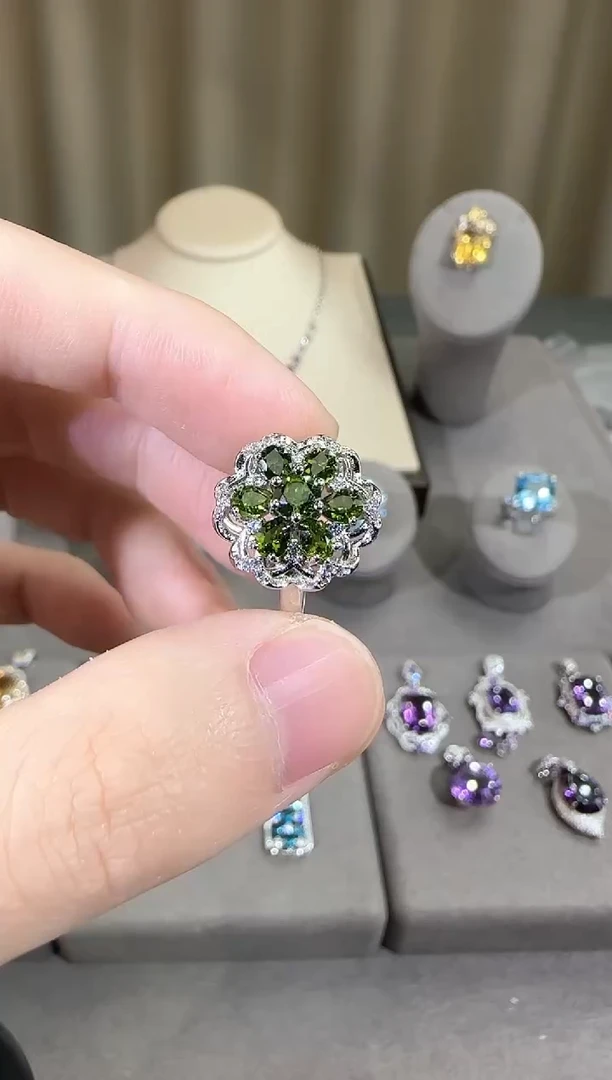 银S925镶嵌透辉石戒指5mm戒指繁花设计款