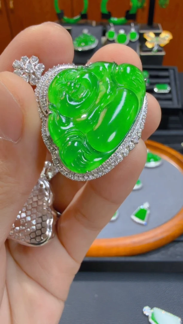 【闪购商品】翡翠吊坠(赠链)18K金镶嵌天然A货翡翠