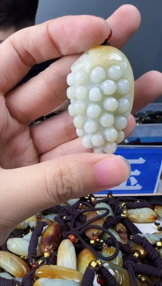 和田玉未镶嵌颈饰1