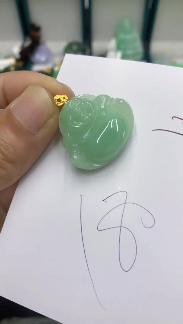 翡翠18K金镶嵌颈饰翡翠