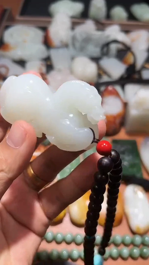 未镶嵌和田玉把件全**。和田玉