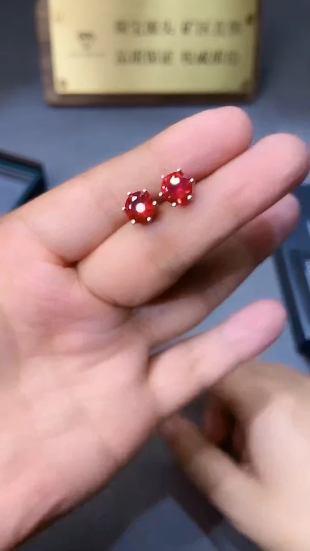 【闪购商品】红宝石耳饰银S925镶嵌354