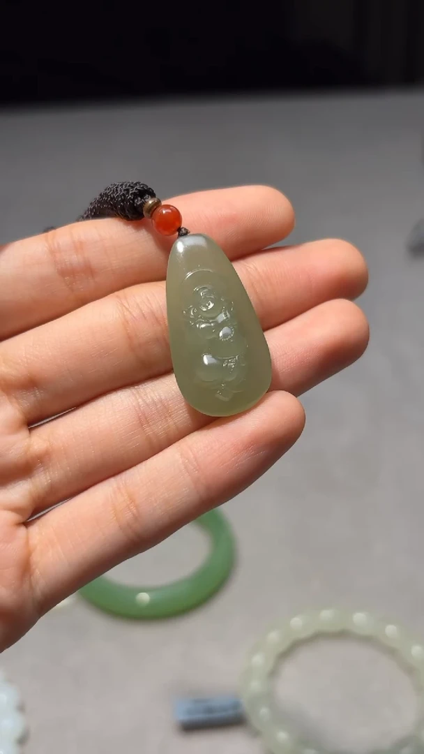 颈饰未镶嵌和田玉晴水佛牌