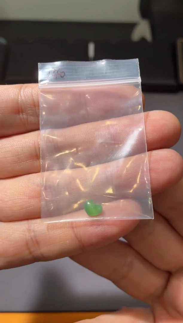 颈饰未镶嵌翡翠QQ阳绿小提溜