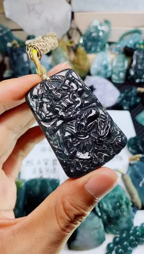 翡翠未镶嵌颈饰