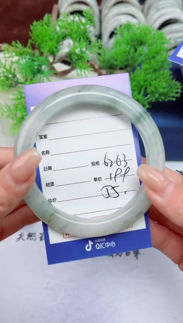 【闪购商品】石英质玉手镯未镶嵌55