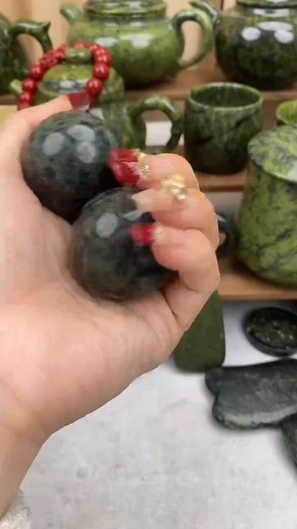 【闪购商品】蛇纹石玉手球未镶嵌手球