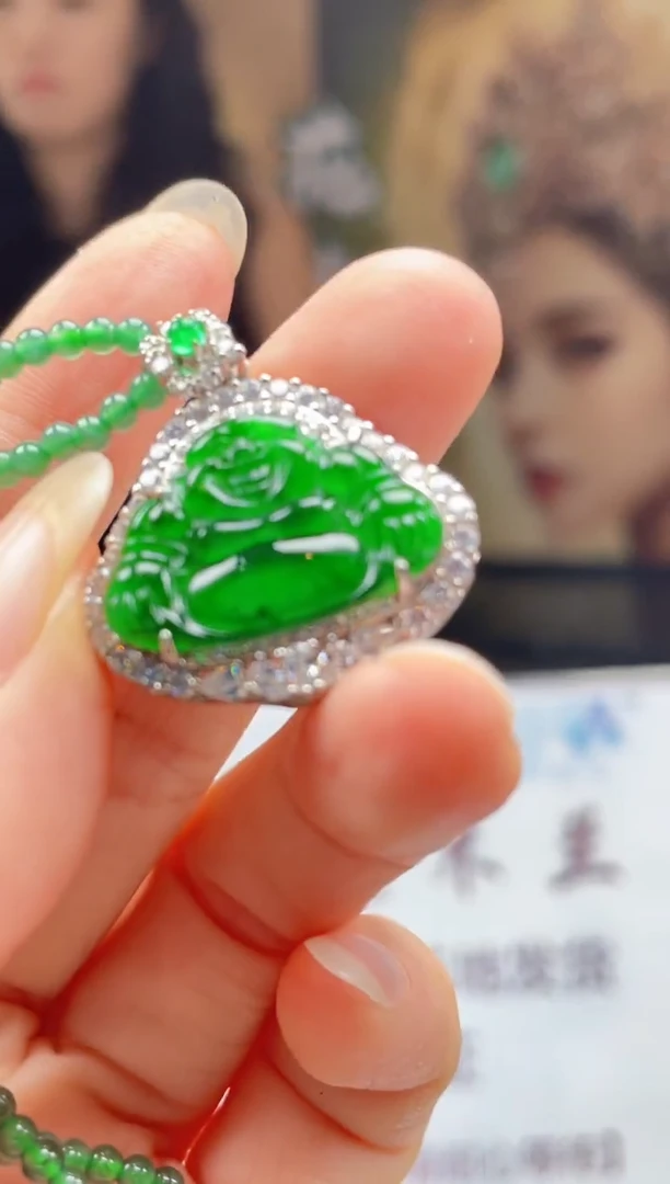 翡翠未镶嵌颈饰      *110