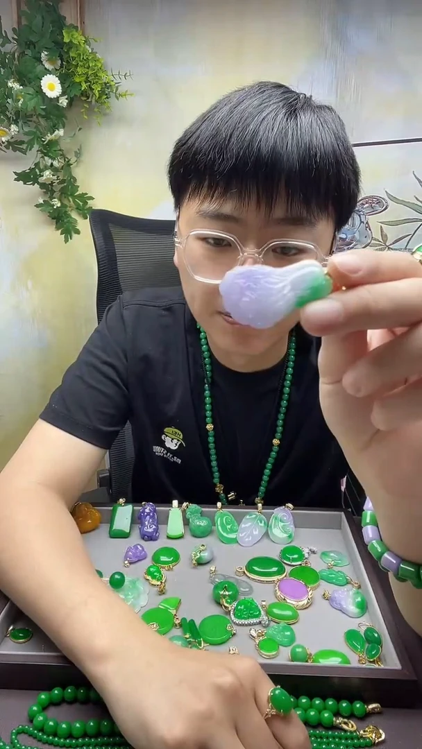 翡翠14K金镶嵌吊坠(赠链)023翡翠春彩白菜吊坠