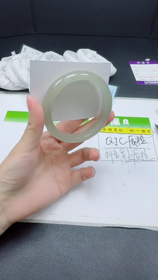 石英质玉手镯未镶嵌075-5859