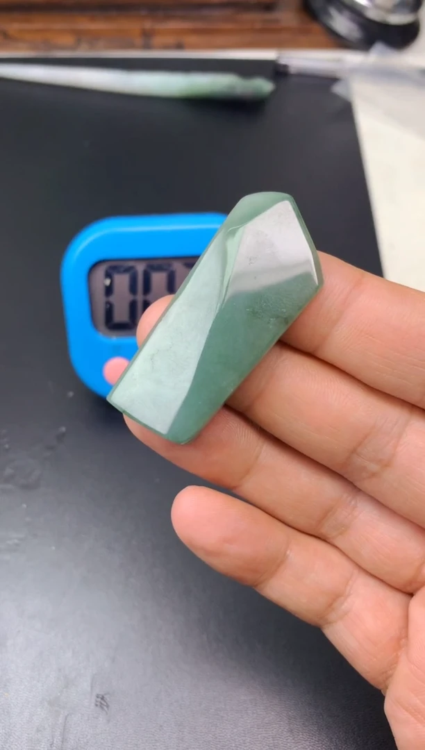 颈饰未镶嵌翡翠李*，料子