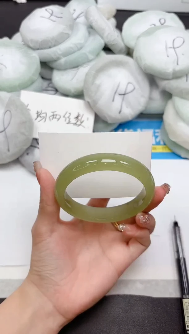 未镶嵌手镯石英质玉266-61.3