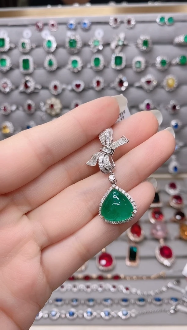 【闪购商品】祖母绿18K金吊坠18K金镶嵌.