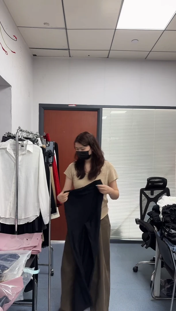 恐龙阿姨闪购商品：黑色条纹裤腰围68，裤长107