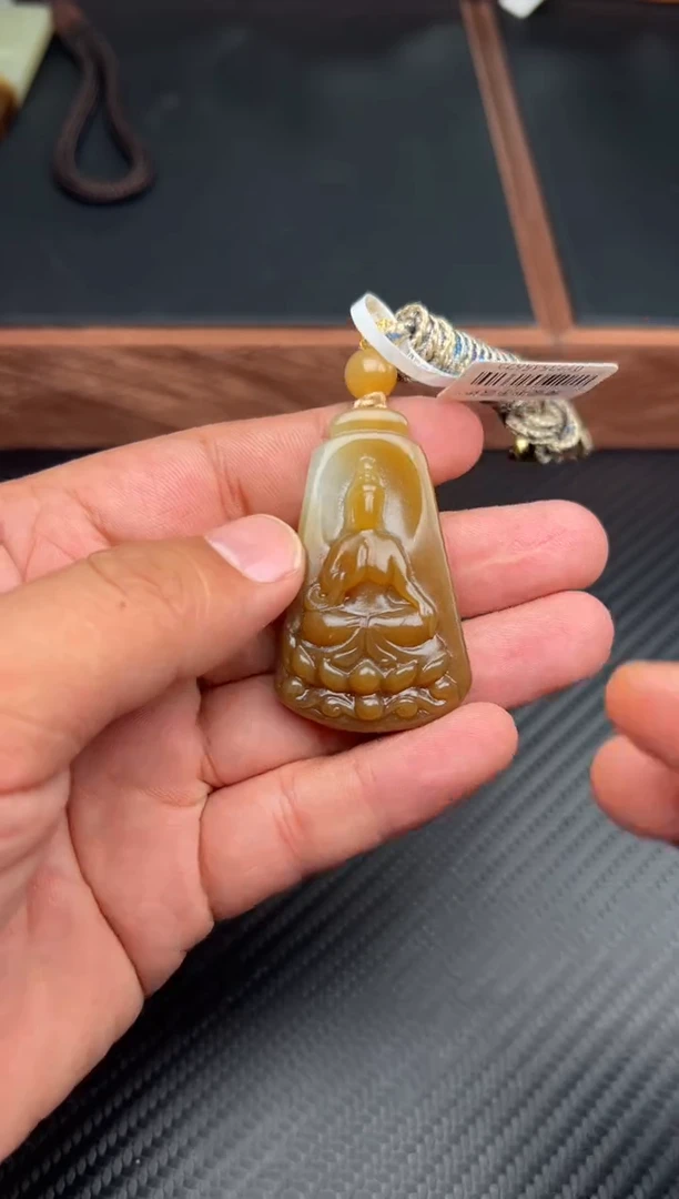 吊坠(赠链)未镶嵌和田玉若羌微色差