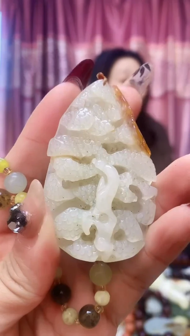 未镶嵌蛇纹石玉吊坠