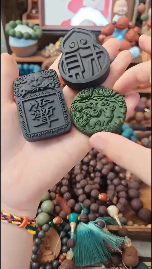 泥塑松塔香香牌一套