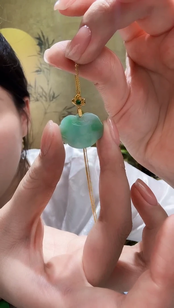 颈饰未镶嵌翡翠吊坠