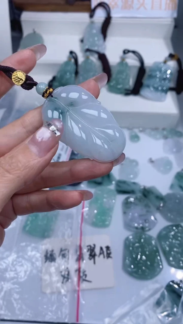 颈饰未镶嵌翡翠吊坠