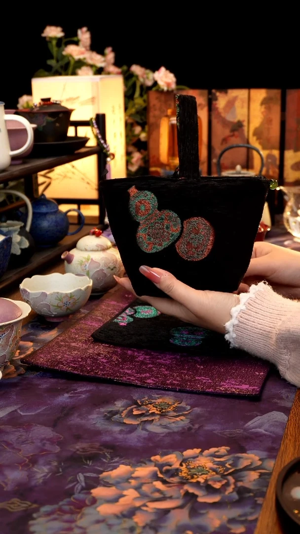 刺绣葫芦托特包····