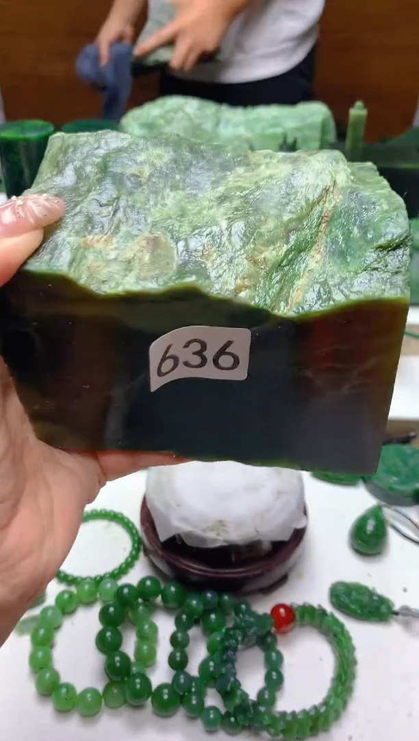 未镶嵌和田玉（碧玉）珠宝半成品0