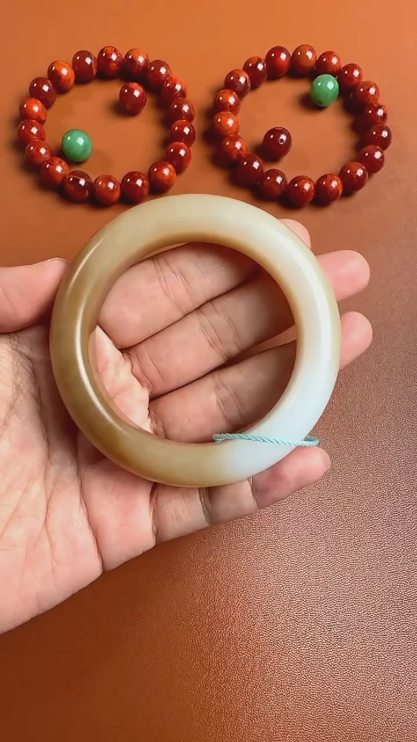 未镶嵌手镯和田玉和田玉糖白手镯54mm