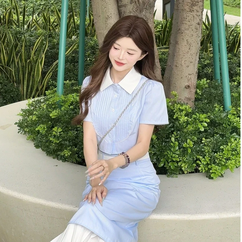 夏日多巴胺甜妹短款上衣配半身长裙设计感小众蓝色条纹短袖上衣女