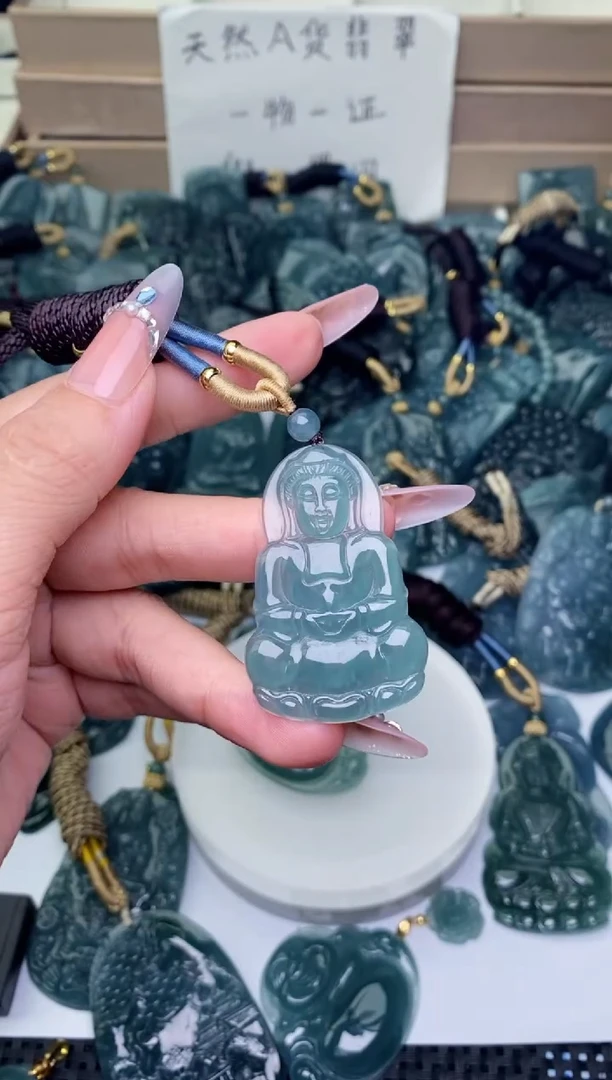 颈饰未镶嵌翡翠