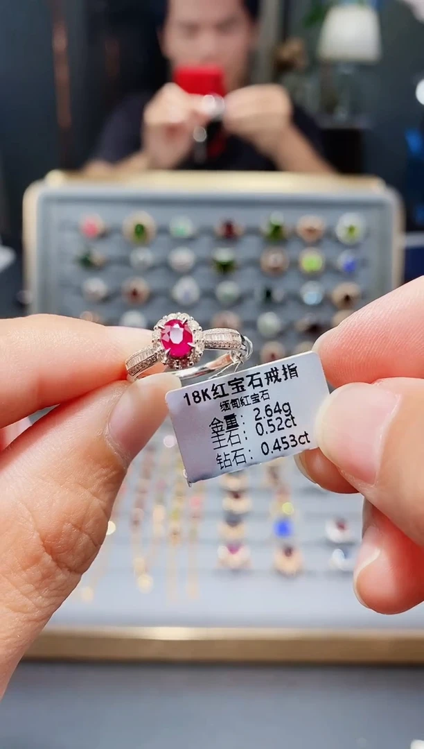 18K金镶嵌戒指红宝石0.52.