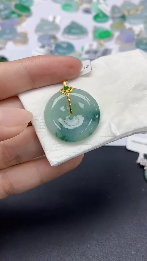 翡翠18K金镶嵌颈饰天然缅甸a货翡翠