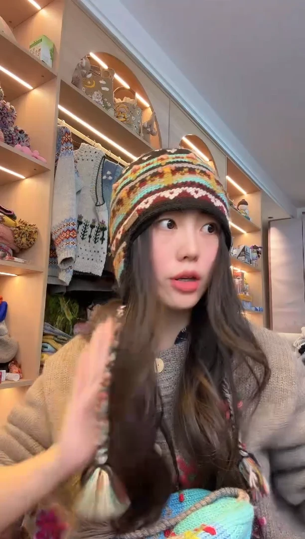 羊毛黑色仙人掌护耳帽