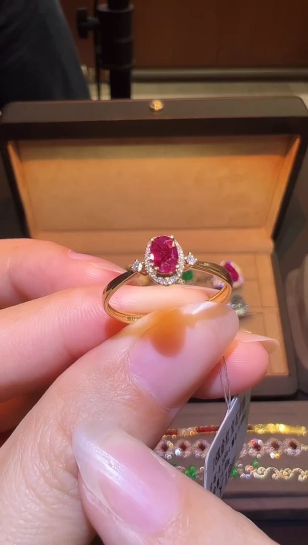 18K金镶嵌戒指红宝石用****90.32ct