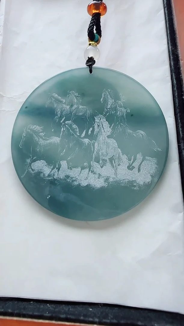 翡翠未镶嵌颈饰多样性发货其中一件