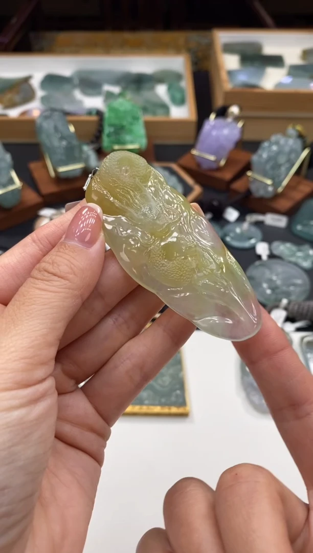 颈饰未镶嵌翡翠龙牌