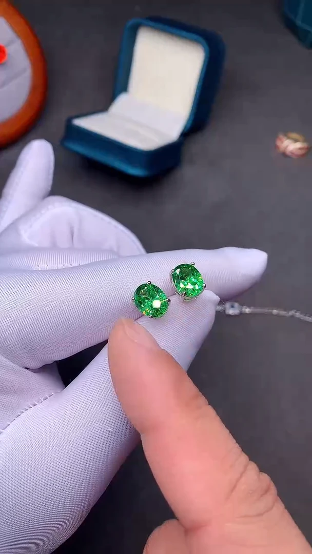 【闪购商品】石榴石（沙弗莱）耳饰银S925镶嵌······