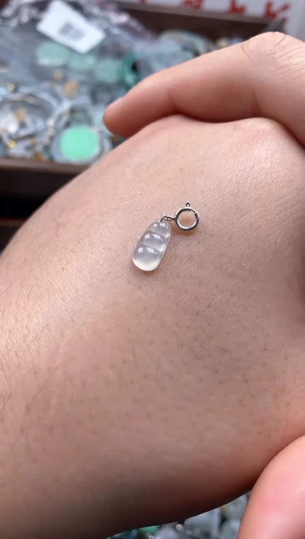 【闪购商品】翡翠颈饰未镶嵌花火