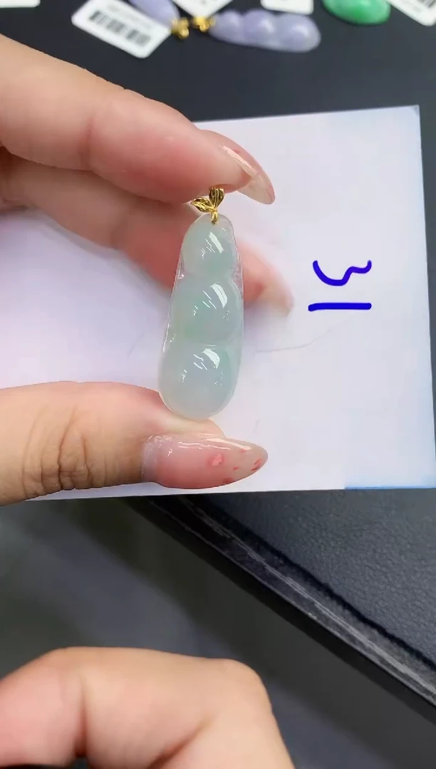 翡翠18K金镶嵌颈饰缅甸天然翡翠A货